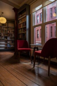 Tips for Creating a Cozy Reading Nook in Any Space